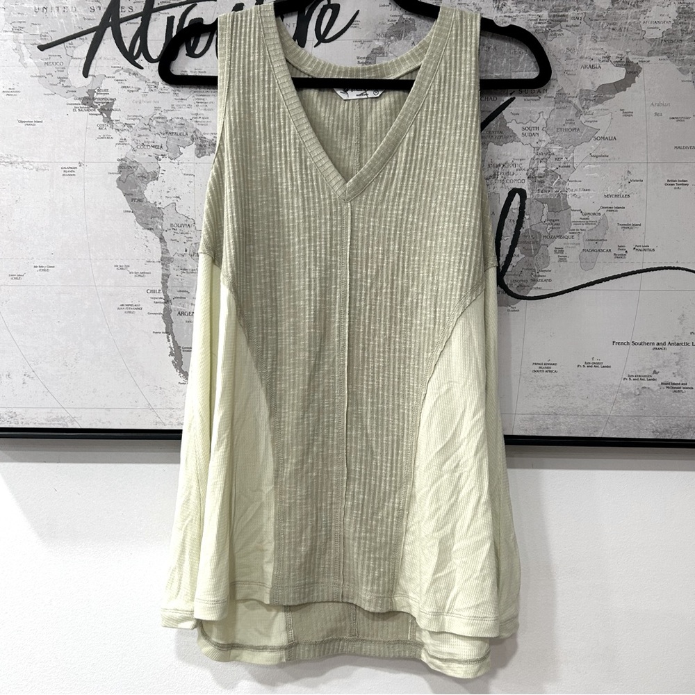 NWOT Byrds of Paradise Top
